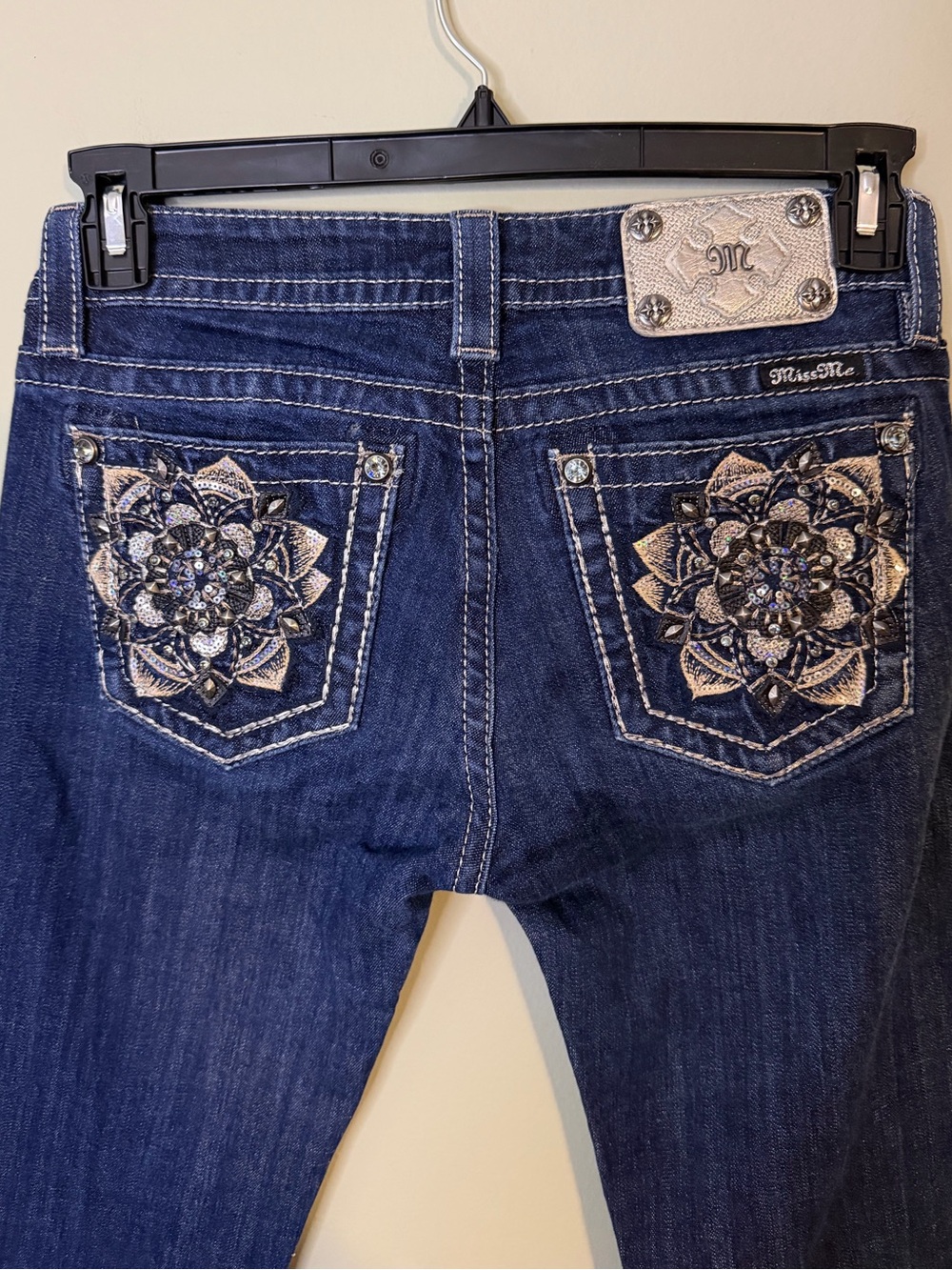 Gorgeous Y2K Like New Miss Me Signature Skinny Jeans Bling Back 31” Inseam